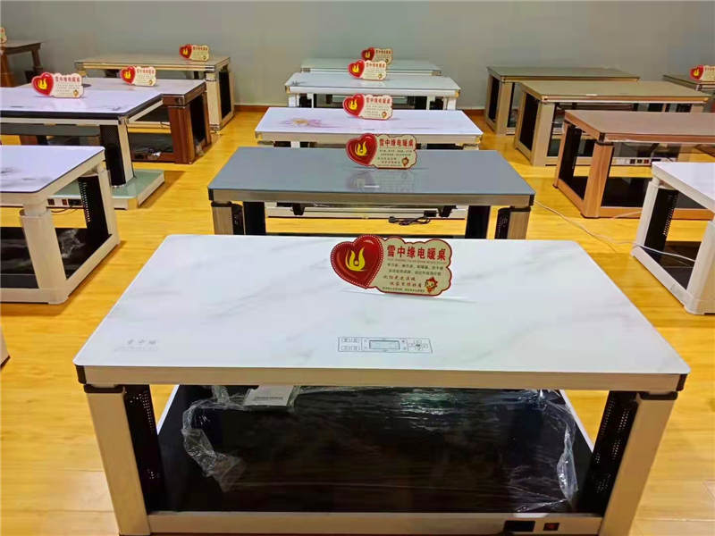 智能電暖爐也帶USB，自帶電源接口，桌“腿”可升降
